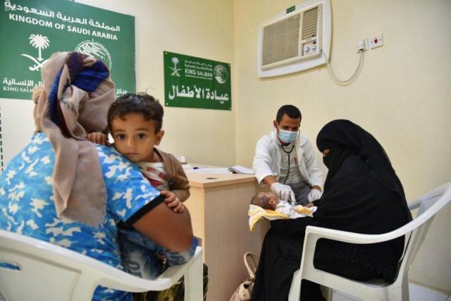 صورة دعم من مركز الملك سلمان للإغاثة لمركز الجعدة الصحي