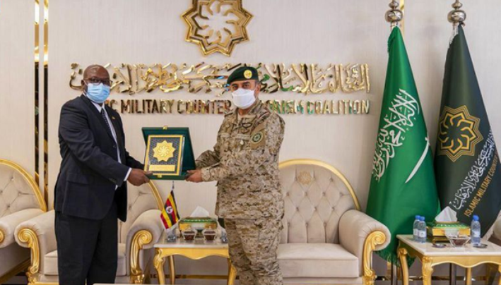 الأمين العام للتحالف الإسلامي يبحث سبل التعاون مع سفير أوغندا الأمين العام للتحالف الإسلامي يبحث سبل التعاون مع سفير أوغندا