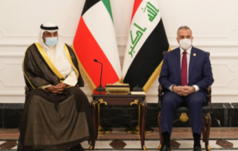 رئيس الوزراء الكويتي يلتقي نظيره العراقي على هامش مؤتمر بغداد