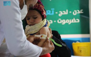 مركز الملك سلمان يغيث ٤٠ ألفا فى ٧ محافظات يمنية