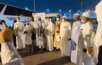 السعودية تستقبل أول أفواج معتمري الخارج