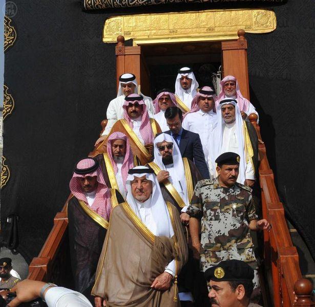 أمير مكة المكرمة يتشرّف بغسل الكعبة المشرفة نيابة عن خادم الحرمين 2 khaligyoun50418