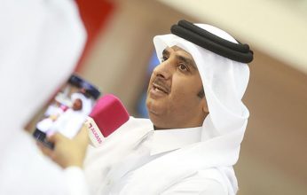 خليفة بن حمد يُشعل منصات التواصل بصورة لميسي ورونالدو
