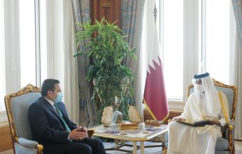 رئيس وزراء العراق يدعو أمير قطر للمشاركة فى مؤتمر دعم العراق