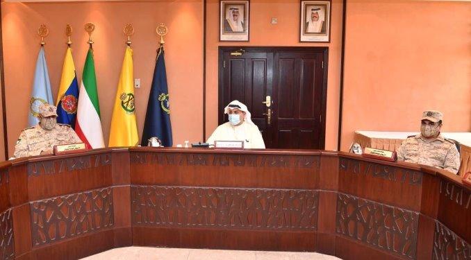 وزير الدفاع الكويتي يلتقي أعضاء مجلس الدفاع العسكري وعدد من كبار قادة الجيش وزير الدفاع الكويتي يلتقي أعضاء مجلس الدفاع العسكري وعدد من كبار قادة الجيش