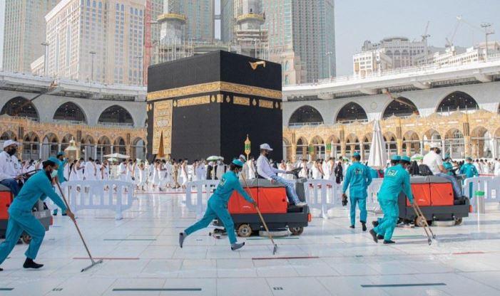 شؤون المسجد الحرام تكثف أعمال تعقيم وتطهير البيت العتيق شؤون المسجد الحرام تكثف أعمال تعقيم وتطهير البيت العتيق