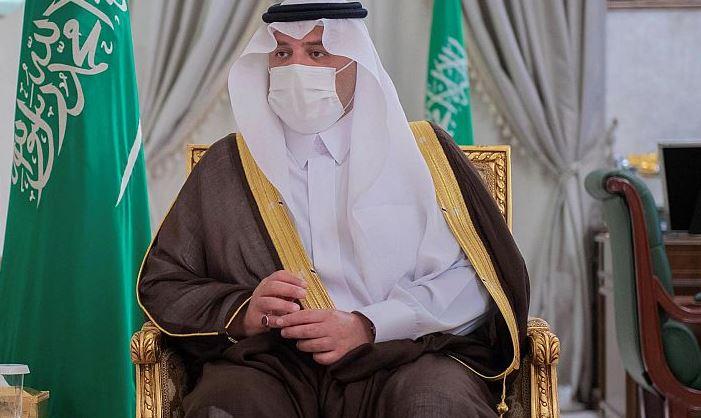 أمير الحدود الشمالية يتسلم التقرير السنوي عن أعمال الشركة السعودية للكهرباء أمير الحدود الشمالية يتسلم التقرير السنوي عن أعمال الشركة السعودية للكهرباء