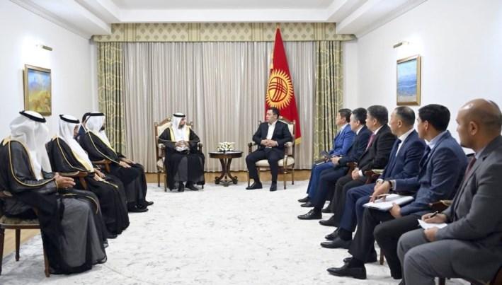 لبحث تعزيز التعاون بين البلدين.. رئيس قيرغيزستان يلتقي وفدا إماراتياً برئاسة وزير الطاقة لبحث تعزيز التعاون بين البلدين.. رئيس قيرغيزستان يلتقي وفدا إماراتياً برئاسة وزير الطاقة
