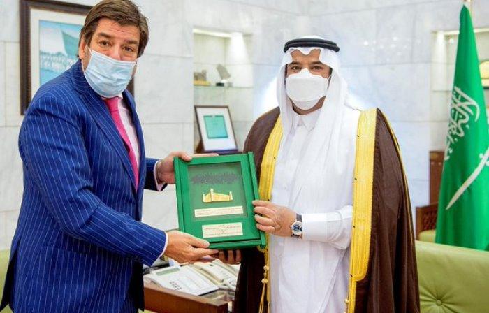 أمير الرياض بالنيابة يستقبل سفير جمهورية الأرجنتين.. بمناسبة انتهاء فترة عمله لدى المملكة أمير الرياض بالنيابة يستقبل سفير جمهورية الأرجنتين.. بمناسبة انتهاء فترة عمله لدى المملكة