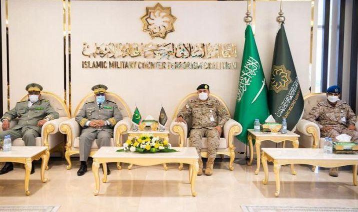 الأمين العام للتحالف الإسلامي العسكري لمحاربة الإرهاب يلتقي قائد الأركان العامة للجيوش الموريتانية الأمين العام للتحالف الإسلامي العسكري لمحاربة الإرهاب يلتقي قائد الأركان العامة للجيوش الموريتانية