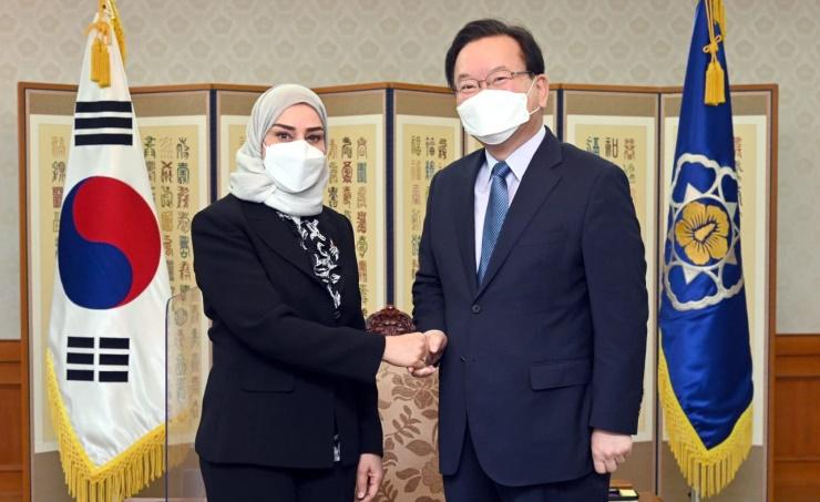 رئيس وزراء كوريا يشيد بجهود البحرين فى التصدى لكورونا رئيس وزراء كوريا يشيد بجهود البحرين فى التصدى لكورونا