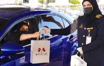 الإمارات تستقبل «العُمانيين» بالورود والهدايا ابتهاجاً بفتح المنافذ