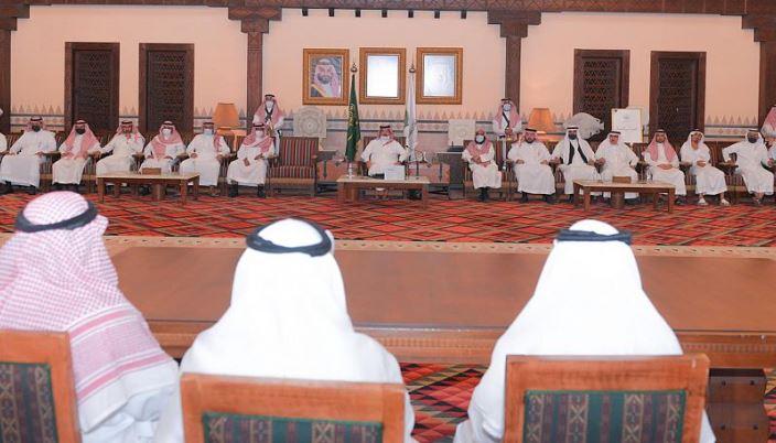 أمير عسير يكرّم عدداً من رجال الدفاع المدني بالمنطقة أمير عسير يكرّم عدداً من رجال الدفاع المدني بالمنطقة