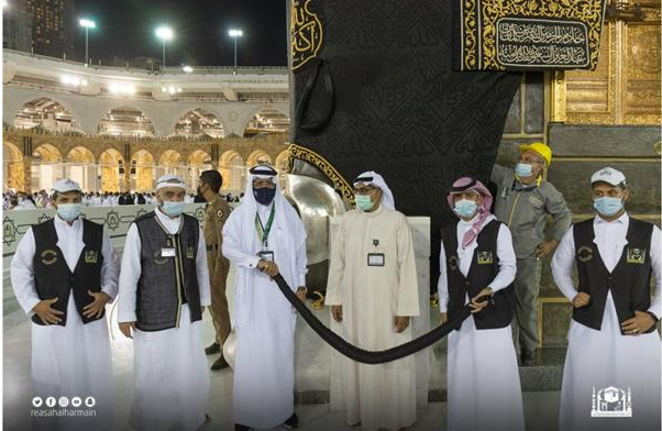 السعودية.. شؤون الحرمين تجرى صيانة لإطار الحجر الأسود والركن اليماني السعودية.. شؤون الحرمين تجرى صيانة لإطار الحجر الأسود والركن اليماني