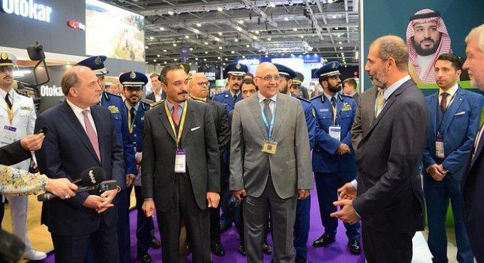 سفير السعودية لدى بريطانيا يزور جناح المملكة بمعرض «الدفاع والأمن الدولي» سفير السعودية لدى بريطانيا يزور جناح المملكة بمعرض «الدفاع والأمن الدولي»