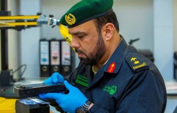 شرطة دبي تطور جهازا يعتمد على التقنية الذكية لرفع وإرسال آثار البصمات
