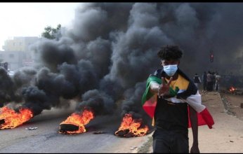 حل النقابات والاتحادات المهنية بالسودان.. وانقطاع الاتصالات