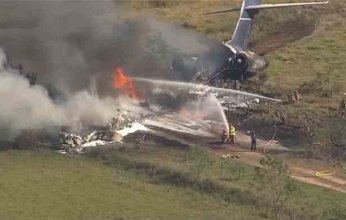 بالفيديو.. تحطّم طائرة مدنية لدى إقلاعها في تكساس