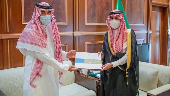 نائب أمير حائل يؤكد دور رواد ورائدات الأعمال في تعزيز الممكنات الاقتصادية نائب أمير حائل يؤكد دور رواد ورائدات الأعمال في تعزيز الممكنات الاقتصادية