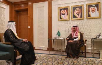 وزير الخارجية السعودي يجتمع مع سفير قطر