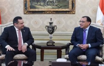رئيس الوزراء المصري يستقبل نظيره اليمني بمطار القاهرة