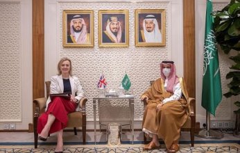 وزير الخارجية السعودي يلتقي نظيرته البريطانية