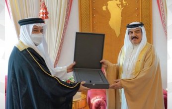ملك البحرين يلتقي رئيس ديوان الرقابة المالية والإدارية