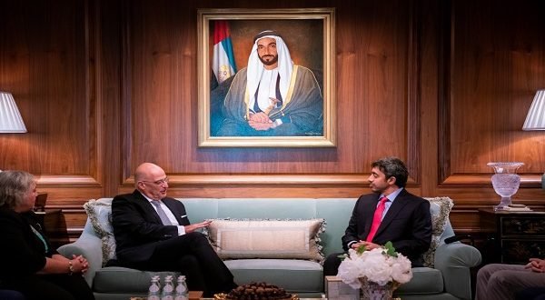 وزير الخارجية الإماراتي يلتقي نظيره اليوناني في واشنطن وزير الخارجية الإماراتي يلتقي نظيره اليوناني في واشنطن