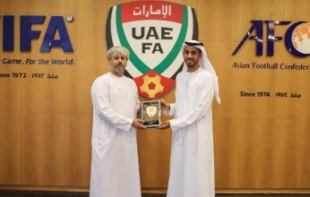 مباحثات تعاون بين اتحادي الكرة الإماراتي والعماني
