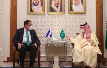 وزير الخارجية السعودي يلتقي نظيره الهندروسي