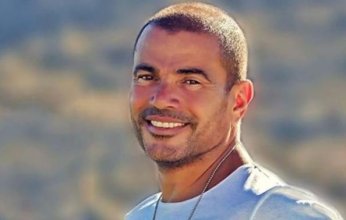 مفاجأة مثيرة.. دفاع عمرو دياب يطالب بتعويض مدني من الشاب المصفوع على وجهه