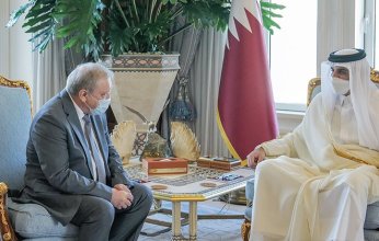 أمير قطر يستقبل السفير الروسي