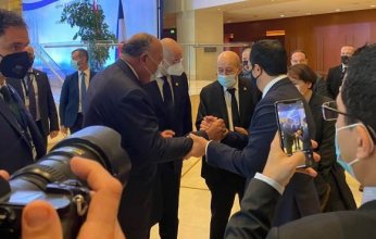 وزير الخارجية المصري يلتقى وزراء خارجية اليونان وقبرص وفرنسا لدى وصوله أثينا