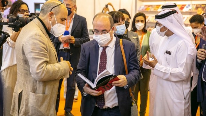 جولة تفقدية لوزير الثقافة و الرياضة الإسباني" لمعرض الشارقة للكتاب 2021" جولة تفقدية لوزير الثقافة و الرياضة الإسباني" لمعرض الشارقة للكتاب 2021"