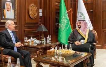 نائب وزير الدفاع السعودي يلتقي بمبعوث الولايات المتحدة لليمن