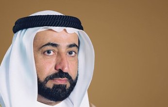 حاكم الشارقة يهنئ سلطان عمان باليوم الوطني لبلاده