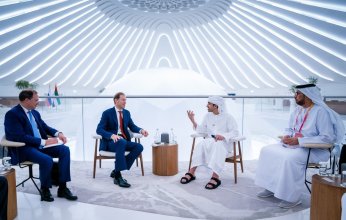 في "إكسبو 2020".. عبد الله بن زايد يلتقي وزير التجارة والصناعة الروسي