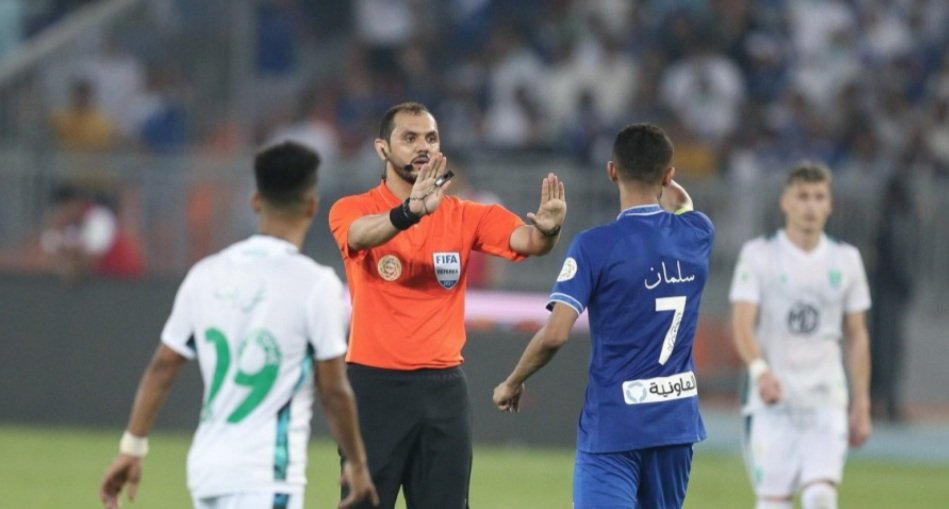 لجنة الحكام السعودية تقرر إيقاف «الهويش» بعد واقعة «فار» مباراة الأهلي والهلال لجنة الحكام السعودية تقرر إيقاف «الهويش» بعد واقعة «فار» مباراة الأهلي والهلال