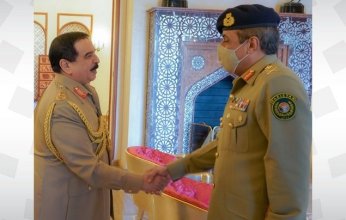 ملك البحرين يلتقي رئيس هيئة الأركان المشتركة بجمهورية باكستان الإسلامية