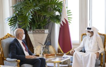 أمير دولة قطر يلتقي ريك لارسون عضو مجلس النواب الأمريكي