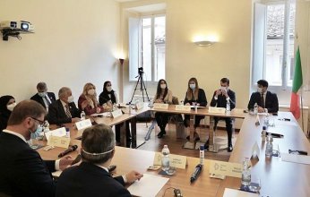 "الربيعة" يستعرض جهود السعودية الإنسانية والإغاثية مع وفد البرلمان الإيطالي