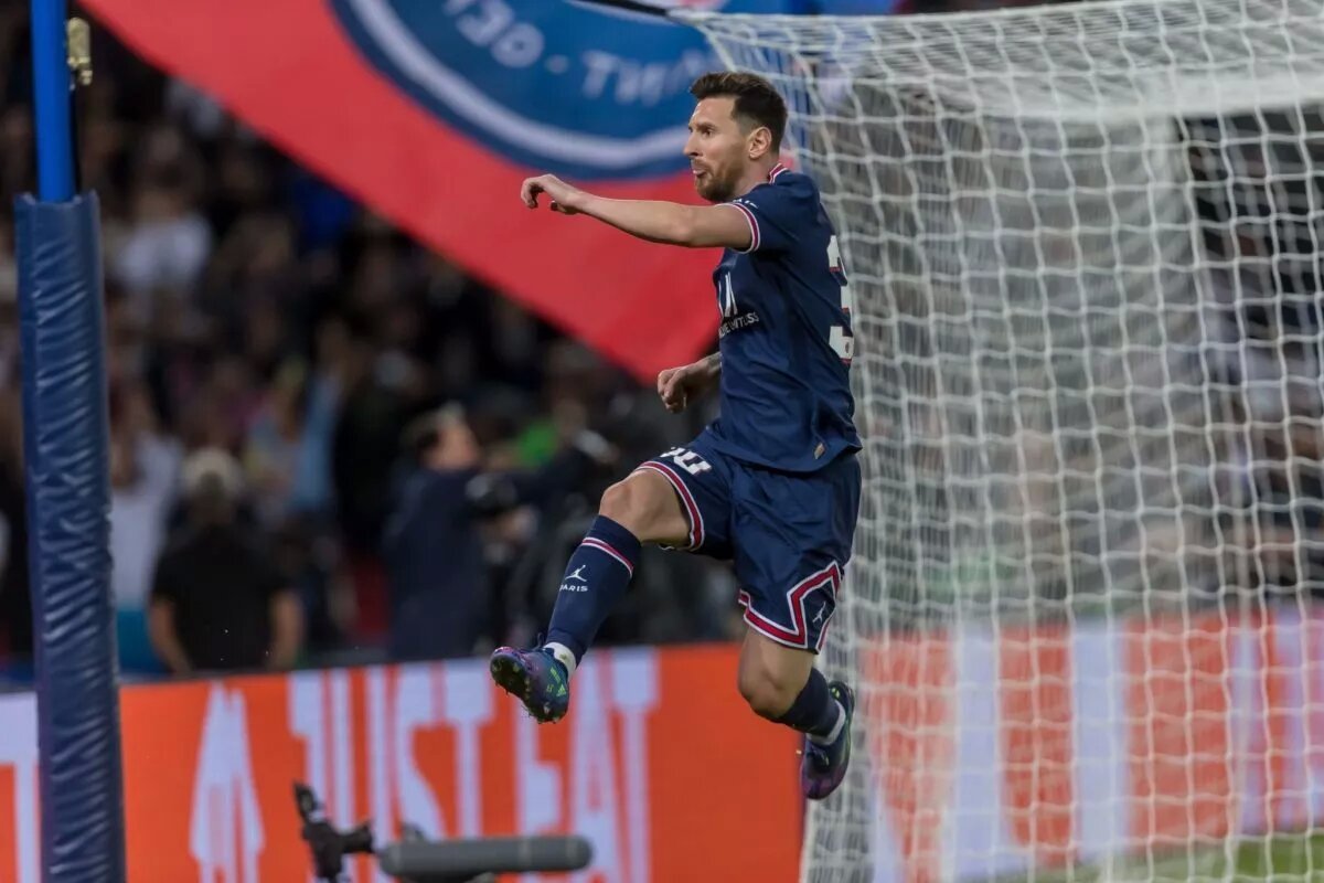 اللاعب ليونيل ميسي نادي باريس سان جيرمان