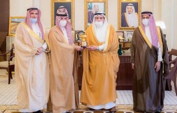 أمير القصيم يهنىء المشرف الشبل لحصوله على الجائزة العالمية قرايد