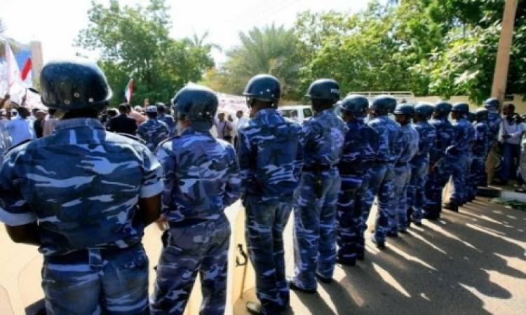 السودان: متظاهرون اعتدوا على عدة أقسام وإصابة 39 فردا من الأمن السودان: متظاهرون اعتدوا على عدة أقسام وإصابة 39 فردا من الأمن
