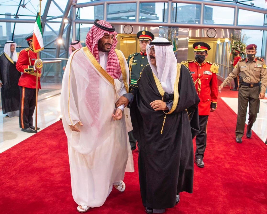 ولي العهد السعودي يصل إلى الكويت في زيارة رسمية ولي العهد السعودي يصل إلى الكويت في زيارة رسمية