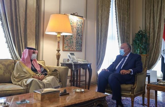 وزير الخارجية السعودي يلتقي نظيره المصري وزير الخارجية السعودي يلتقي نظيره المصري