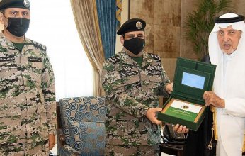 أمير مكة المكرمة يلتقي مدير عام السجون بالمملكة