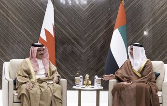 سيف بن زايد يلتقي وزير الداخلية البحريني في " إكسبو 2020 دبي"