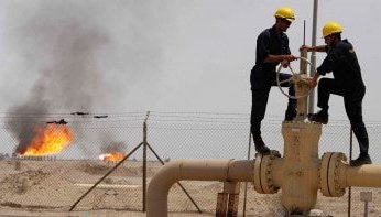 الحذر من أوميكرون يعصف باسعار النفط ويحول المكاسب لخسائر