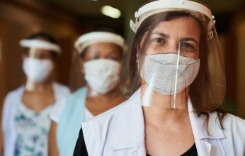 دراسة مودرنا: لقاحات كورونا لا تمنع العدوى من متحور «أوميكرون»